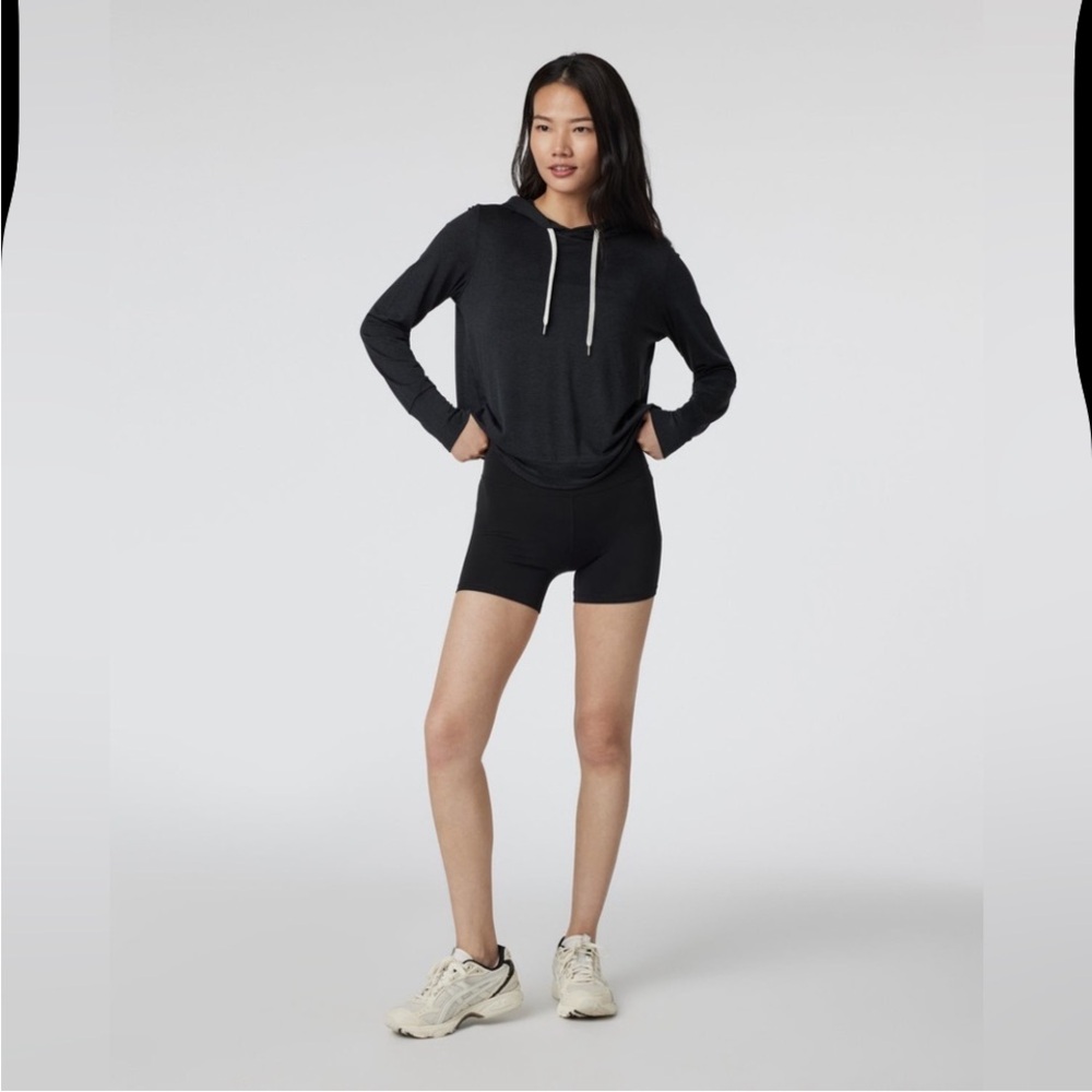 Vuori Halo Essential Hoodie Black
Heather - Picture 2 of 8